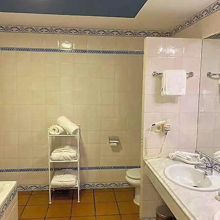 Hotel Bronces 4*