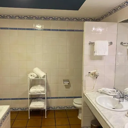 Hotel Bronces 4*