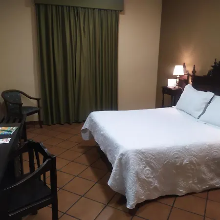 Hotel Bronces 4*